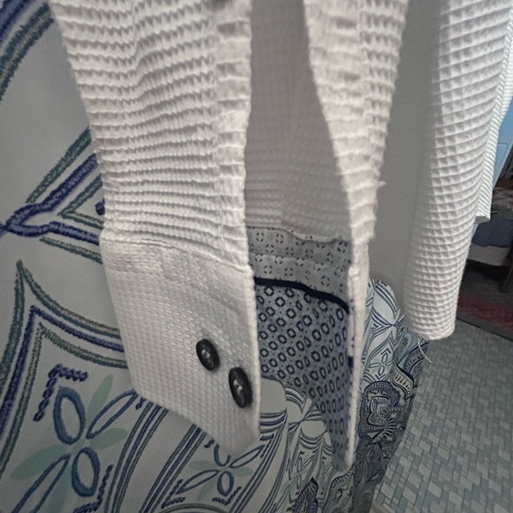 Stone Rose Textured White Shirt with Blue Pattern, NWOT All Buttons GREAT SHAPE - Picture 7 of 9